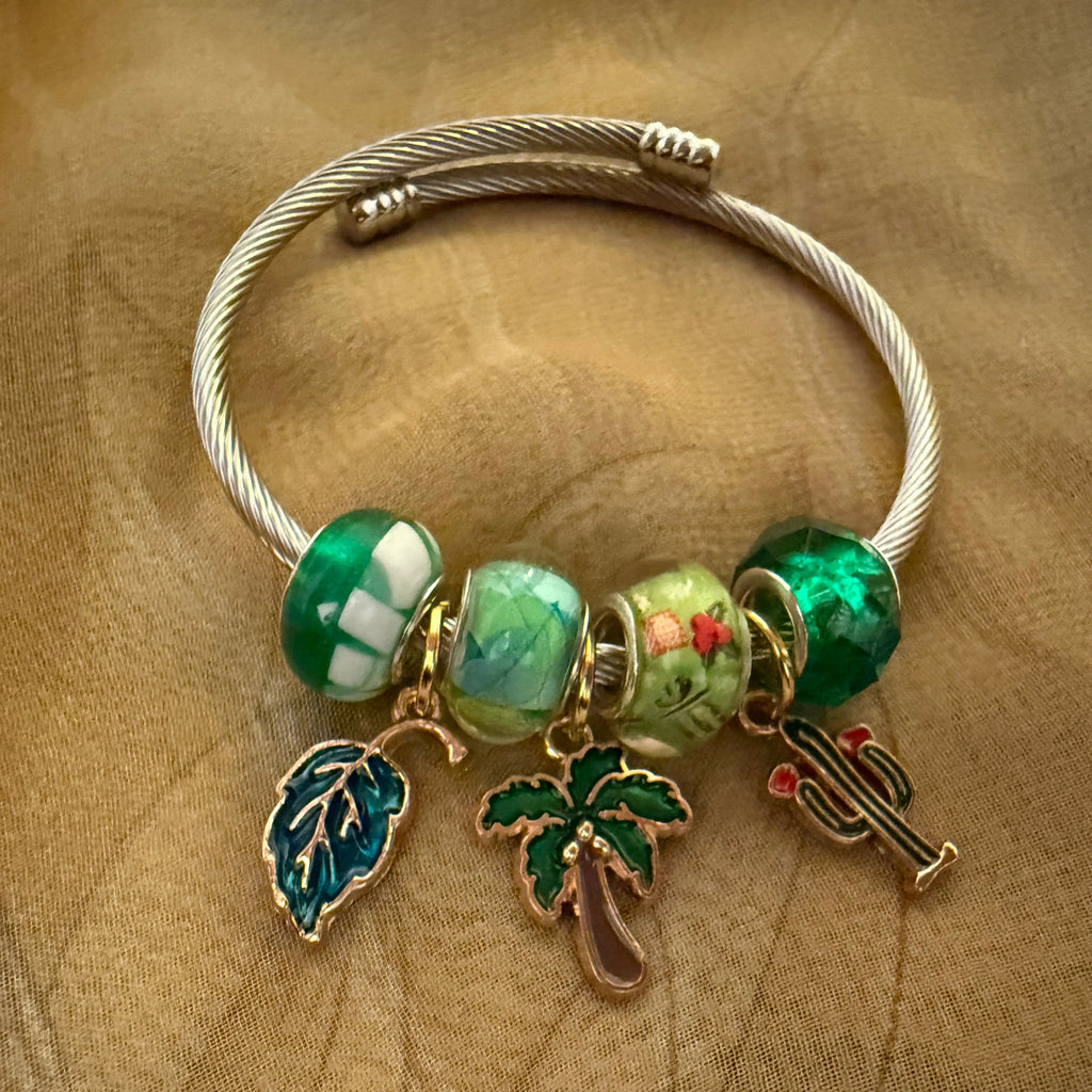 Nature Escape Charm Bangle