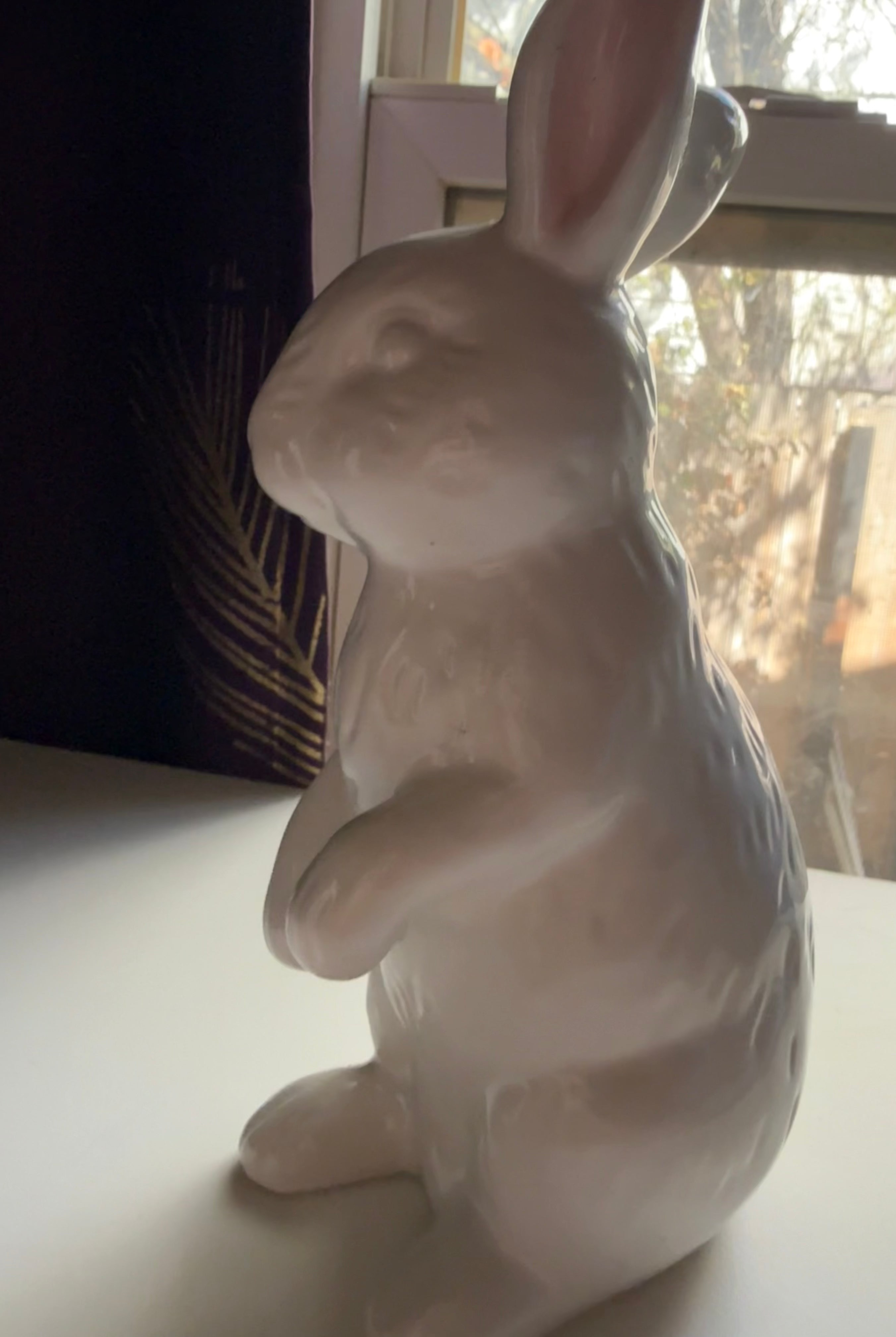 Classic White Ceramic Bunny Décor
